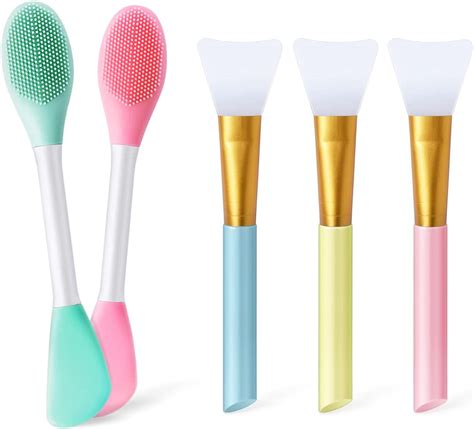 5 Best Brushes For Flawless Mask Application